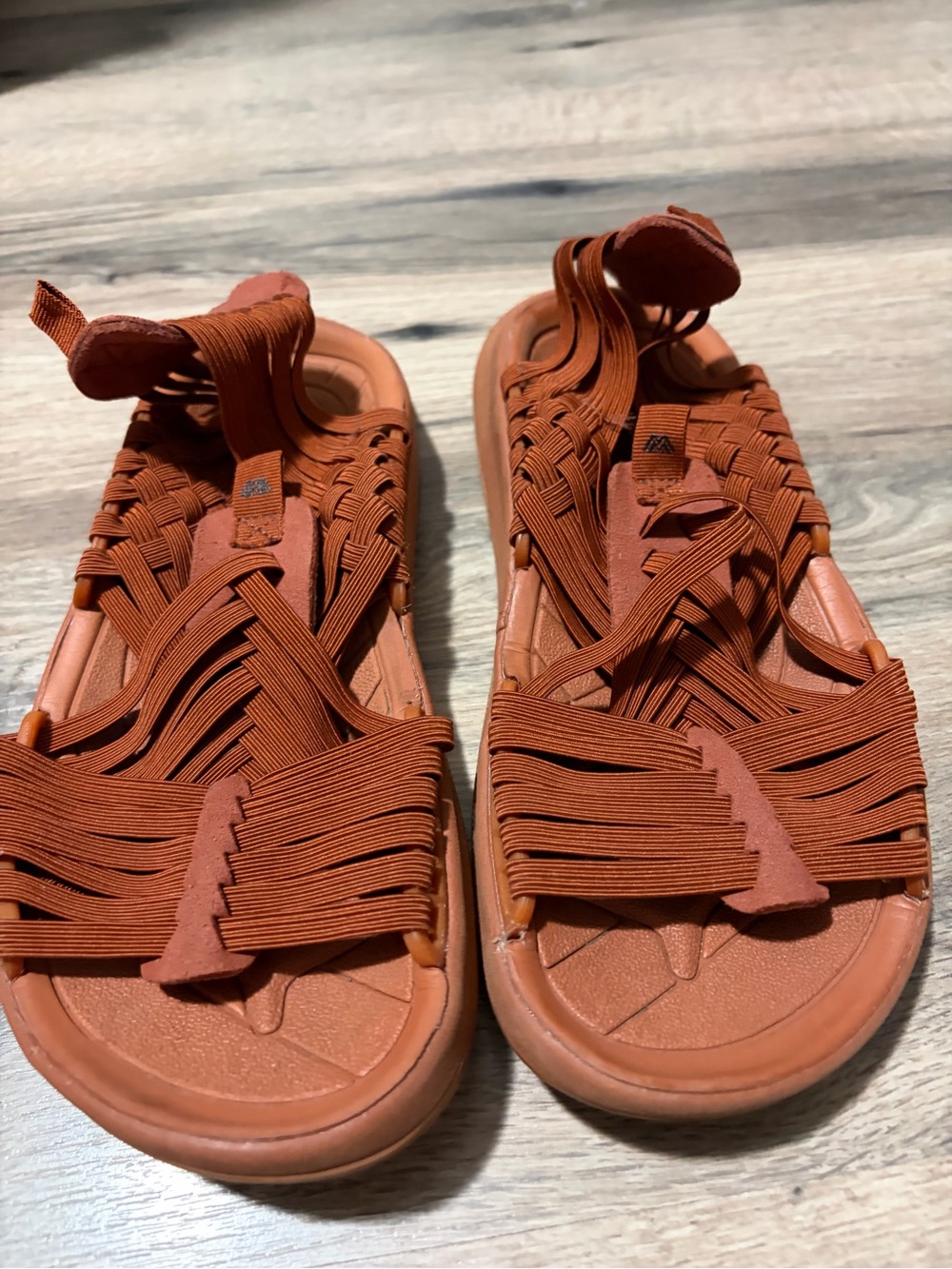 Malibu Women's Rust Braided Elastic Strap hurrache Sandals- size 7